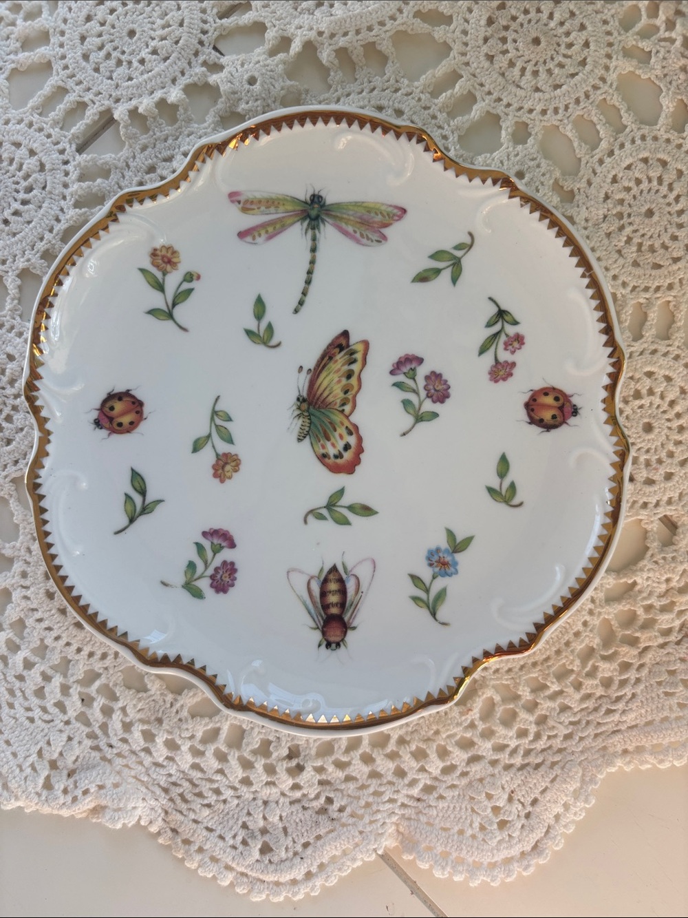 Godinger White Scalloped Porcelain Plate with Gold Trim Butterfly